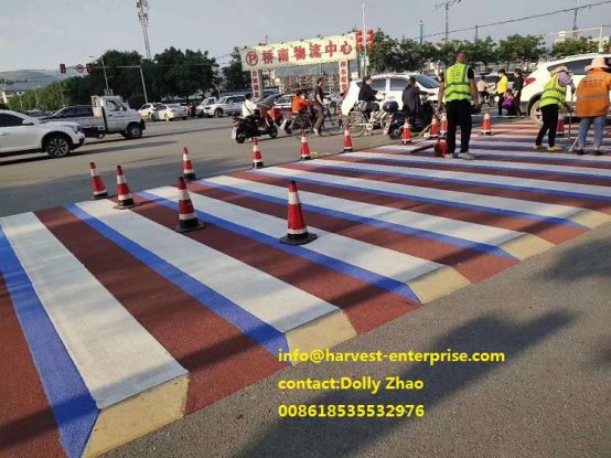 क्रस रोडमा रंगीन एन्टि-स्लिप सरफेसिङ